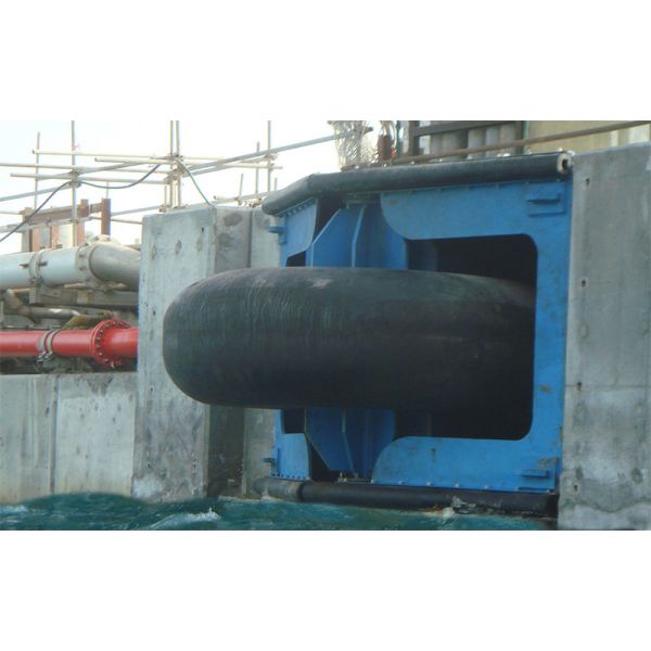 Offshore Marine Fender Storm Resistant Saltwater Tough Easy To Install Non Marking Surfaces