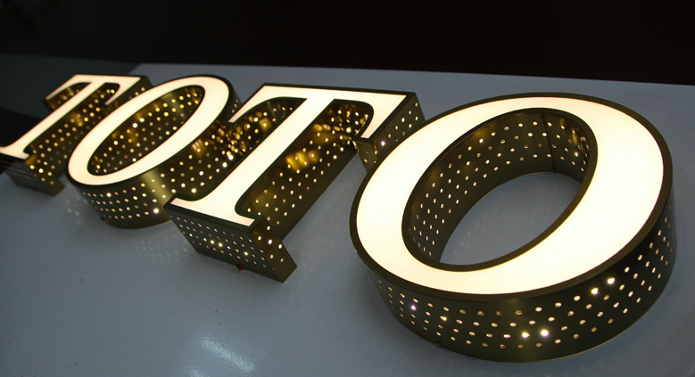 LED Flat Section 201 Stainless Steel Channel Letters 3CM Width Signage Product