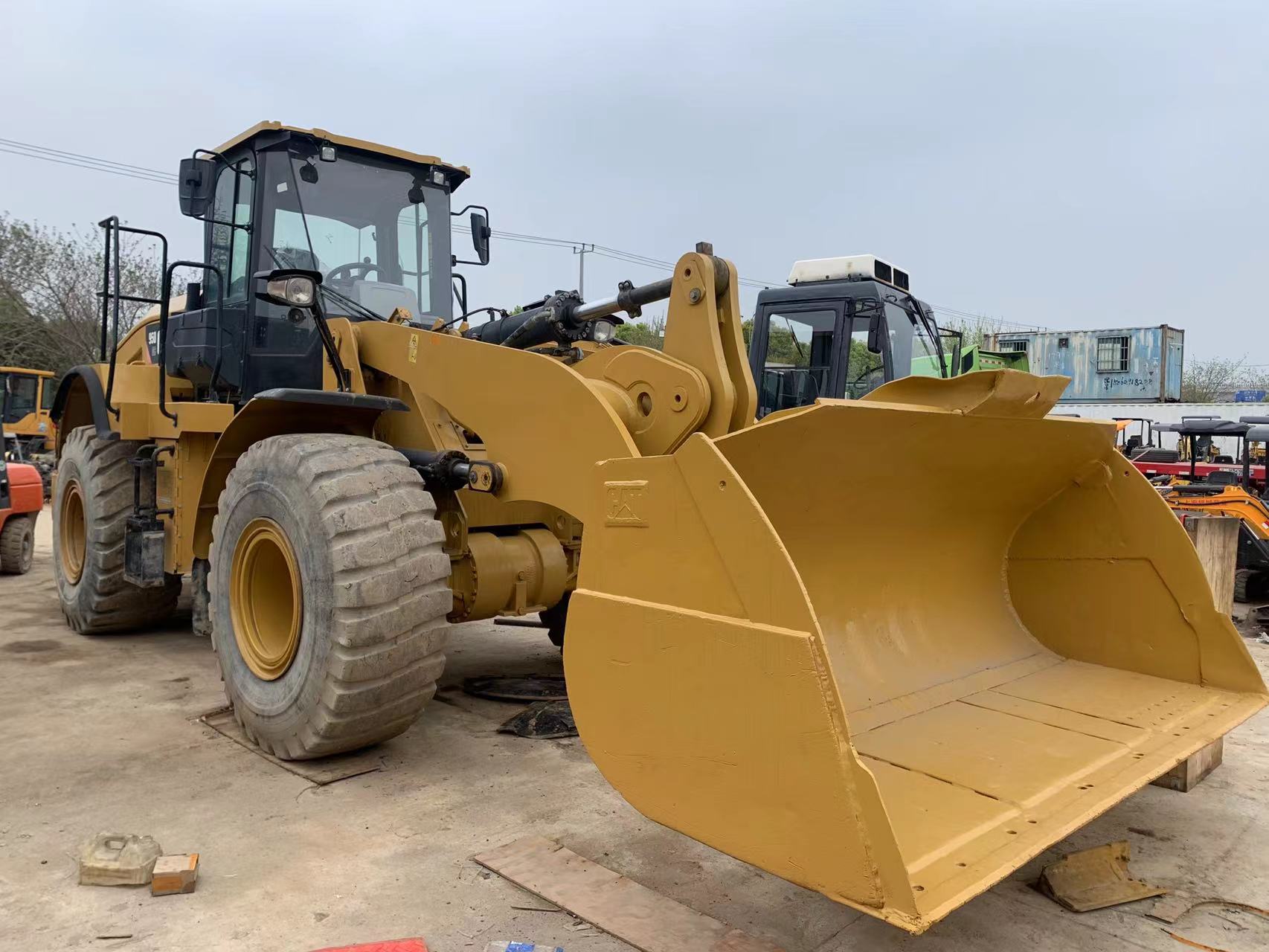 Used Caterpillar 966GC Wheel Loader Affordable and Fully Hydraulic System