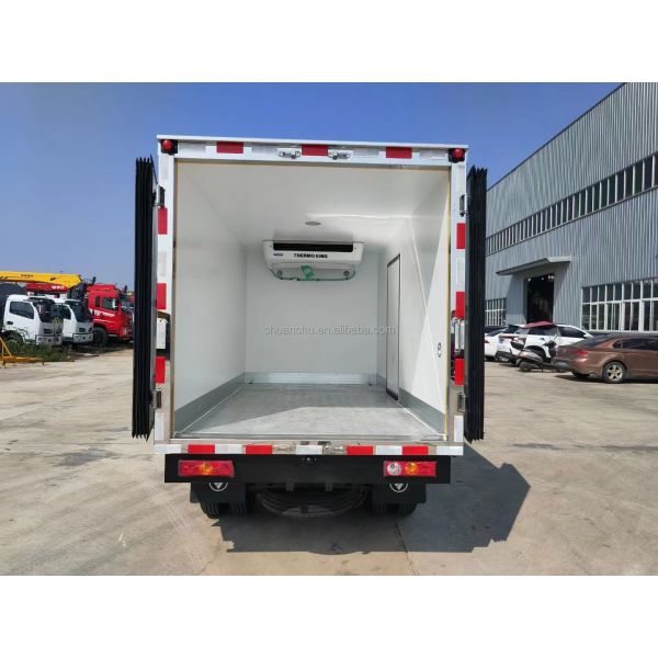 1.5 Ton Refrigerated Van Truck For Meat Refrigeration Transportation