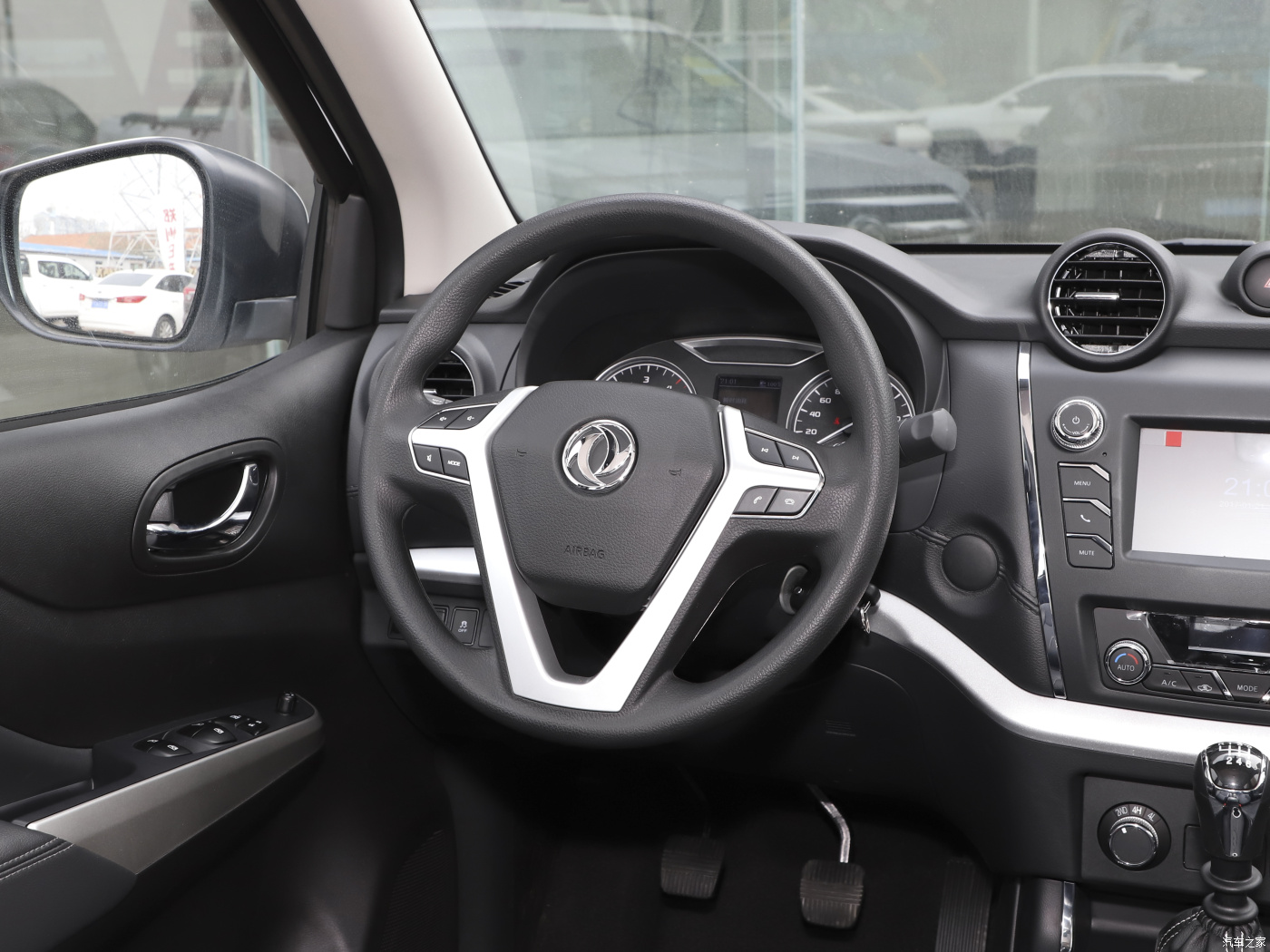 Dongfeng 4x2 Double Cabin Pickup with Max. Power 120Kw and Automatic Transmission