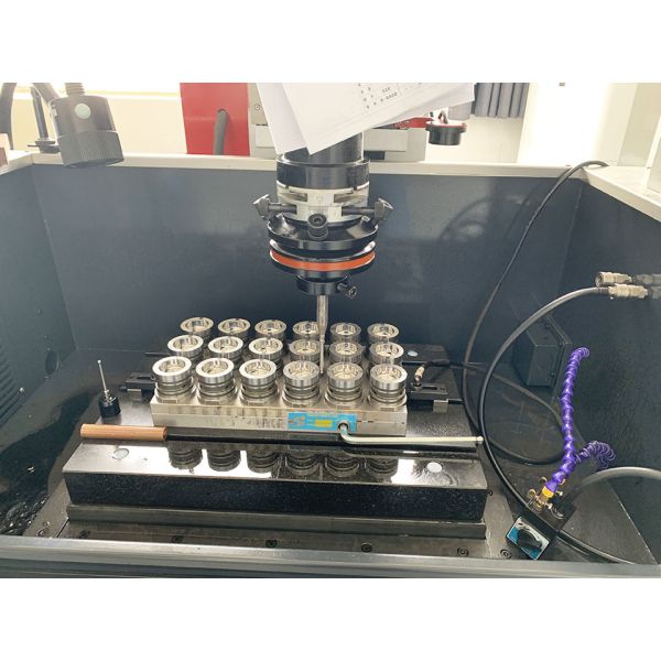 45mm Plastic Injection Mould Round PP Cap Cold Runner Injection Molding