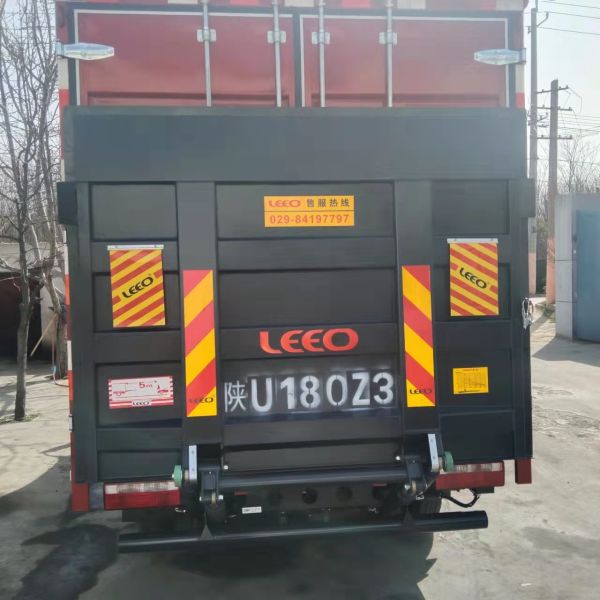 1000kg Capacity Cantilever Tail Lift Trucks With Liftgates Hydraulic Dongfeng