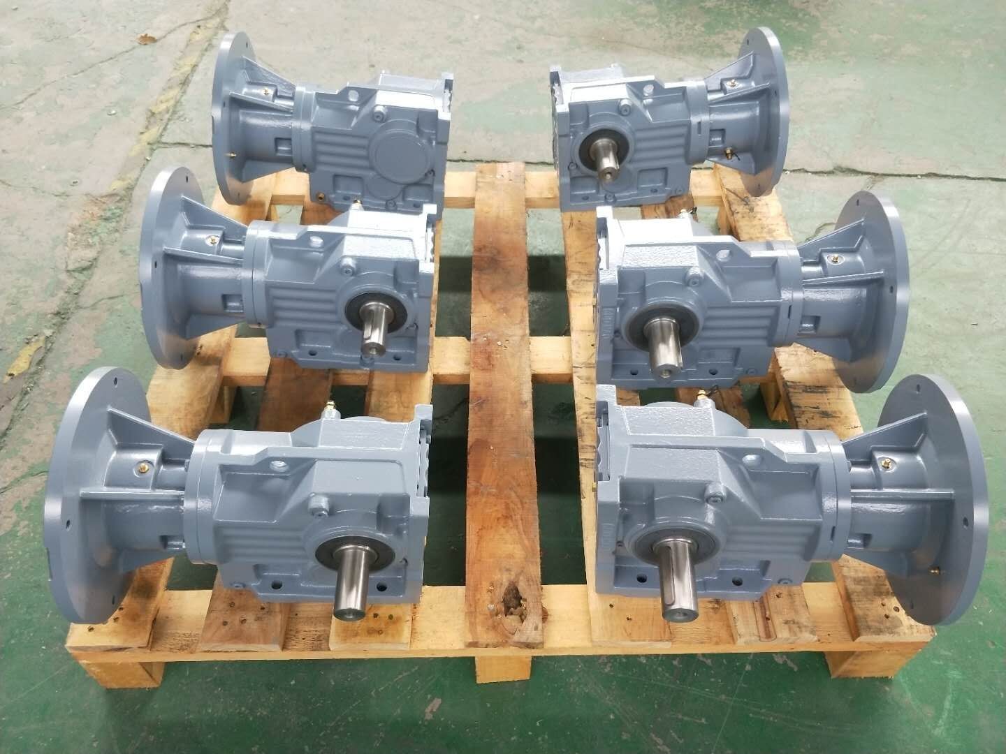 4KW Worm Spiral Bevel Helical Gear Reducer Single Multifunctional Reduction