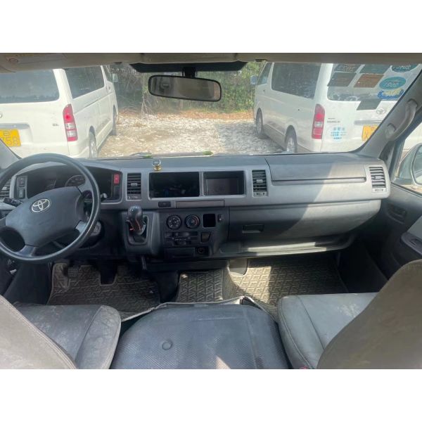2017 Year 13 Seats Used Toyota Hiace Mini Bus With Front Engine Manual Transmission