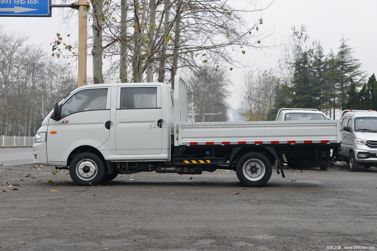 100P Double Cabin Forward Light Cargo Truck with Multimedia System and Left Steering